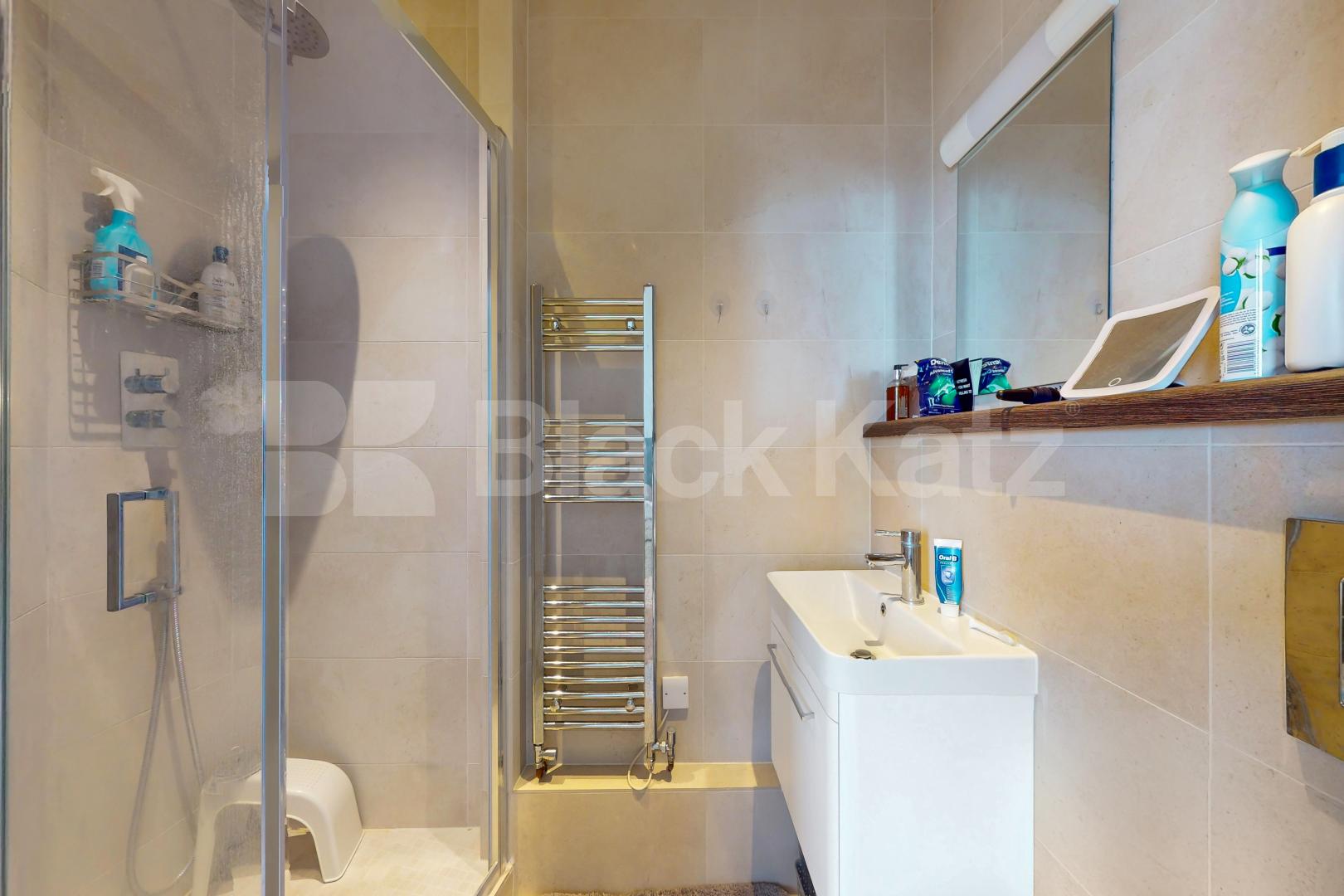 Stylish & contemporary & boasting 830 Sq. Ft. of living & entertaining space The Ceramic Building - Newington Causeway , Borough